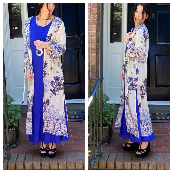 ShopEvelynne Jackets & Blazers - GORGEOUS LONG FLORAL PRINT KIMONO